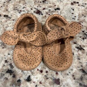 Freshly Picked Bow moccasins